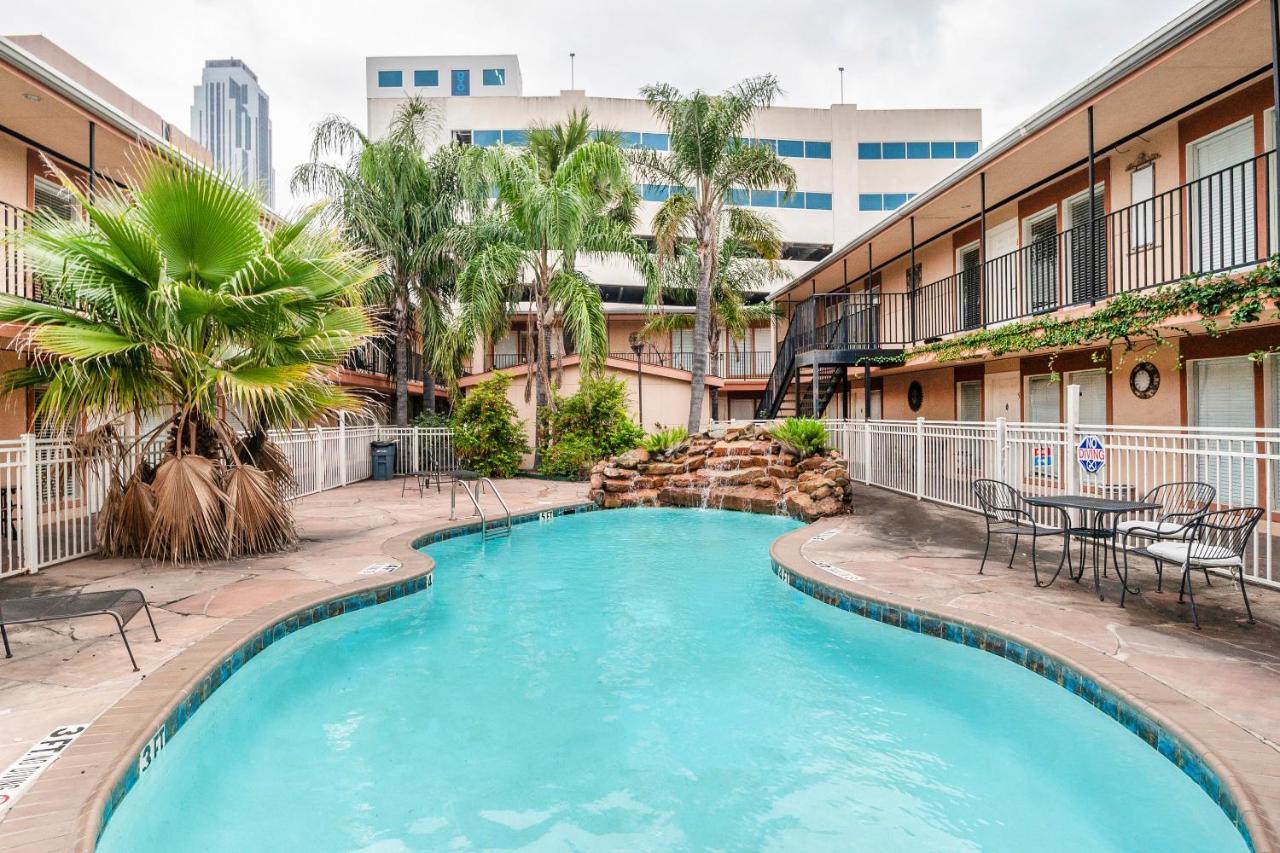 Oyo Hotel & Apartments Houston Galleria Extérieur photo