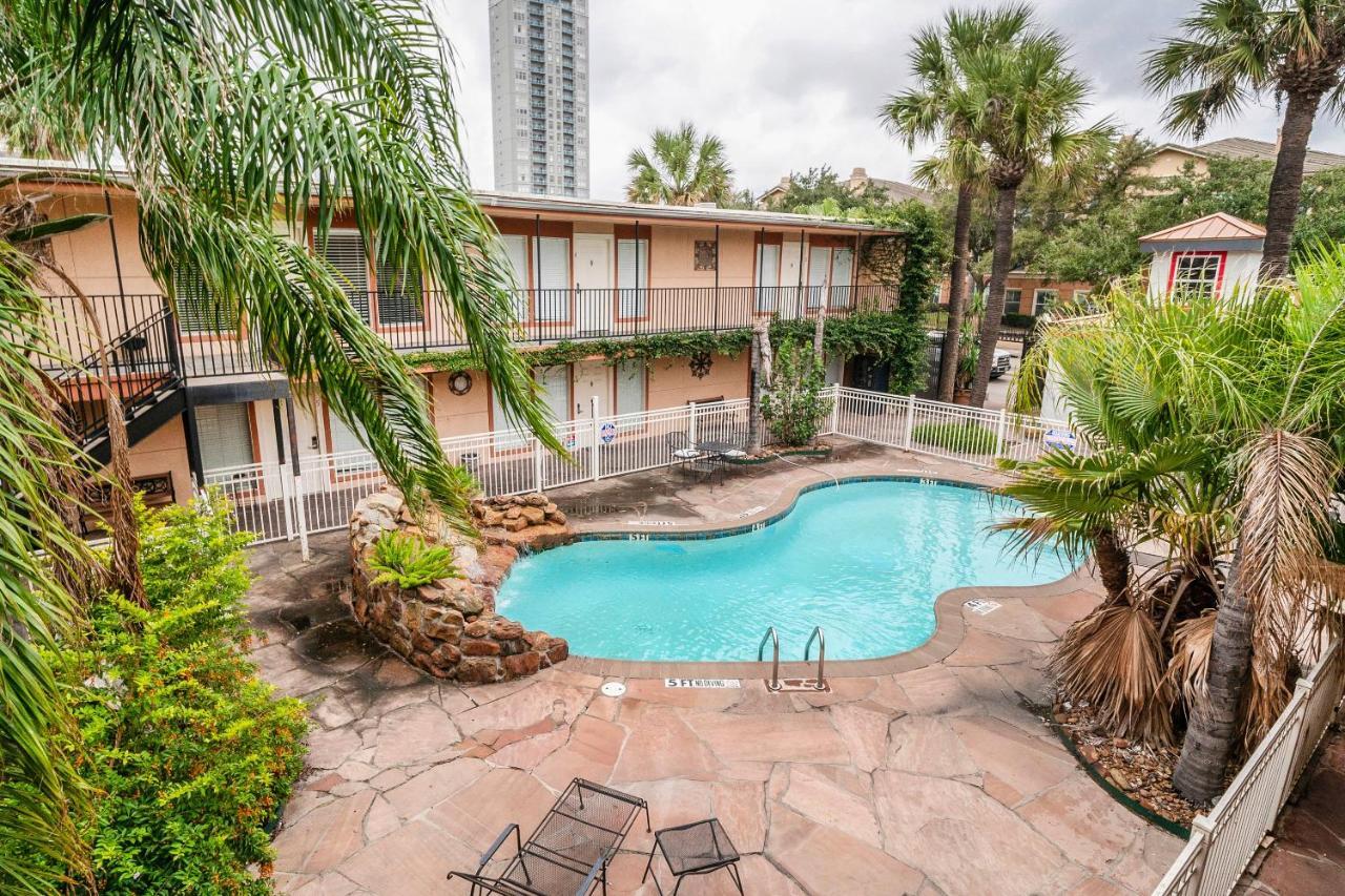 Oyo Hotel & Apartments Houston Galleria Extérieur photo