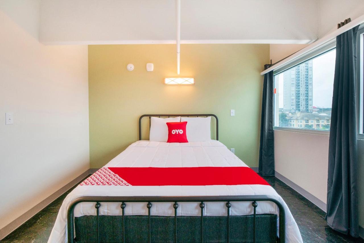 Oyo Hotel & Apartments Houston Galleria Extérieur photo