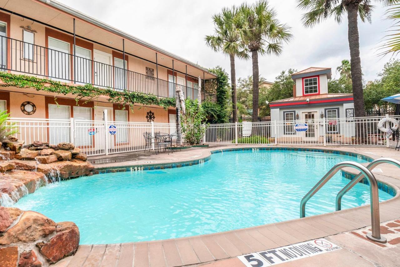 Oyo Hotel & Apartments Houston Galleria Extérieur photo