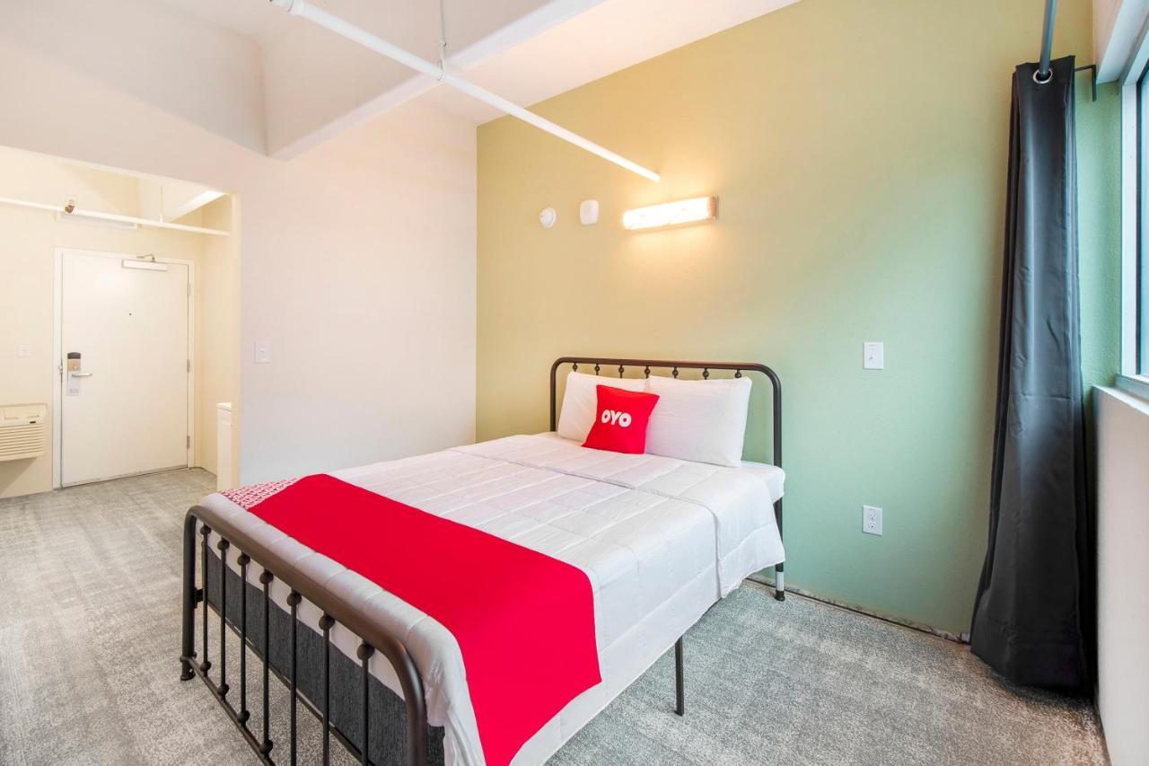 Oyo Hotel & Apartments Houston Galleria Extérieur photo