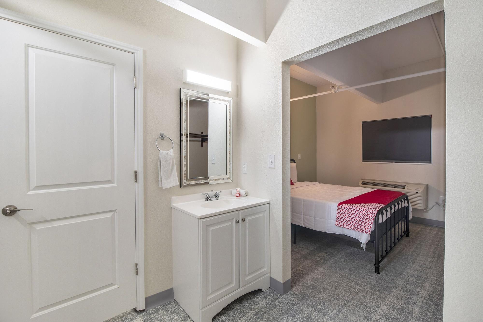 Oyo Hotel & Apartments Houston Galleria Extérieur photo
