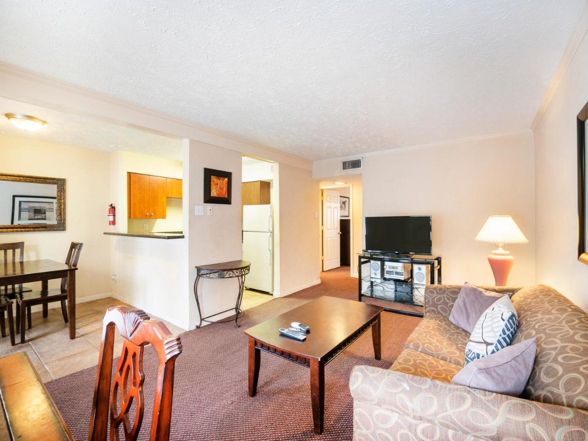 Oyo Hotel & Apartments Houston Galleria Extérieur photo