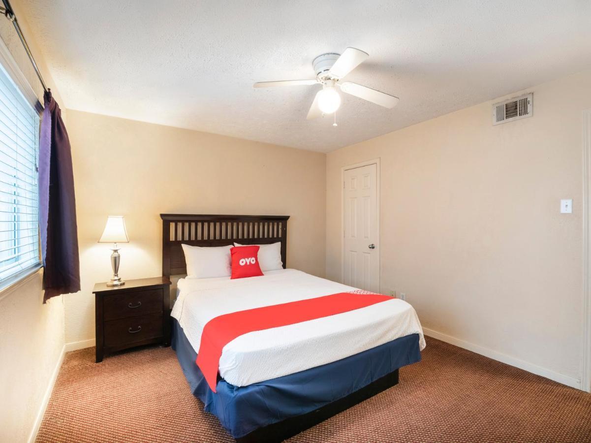 Oyo Hotel & Apartments Houston Galleria Extérieur photo