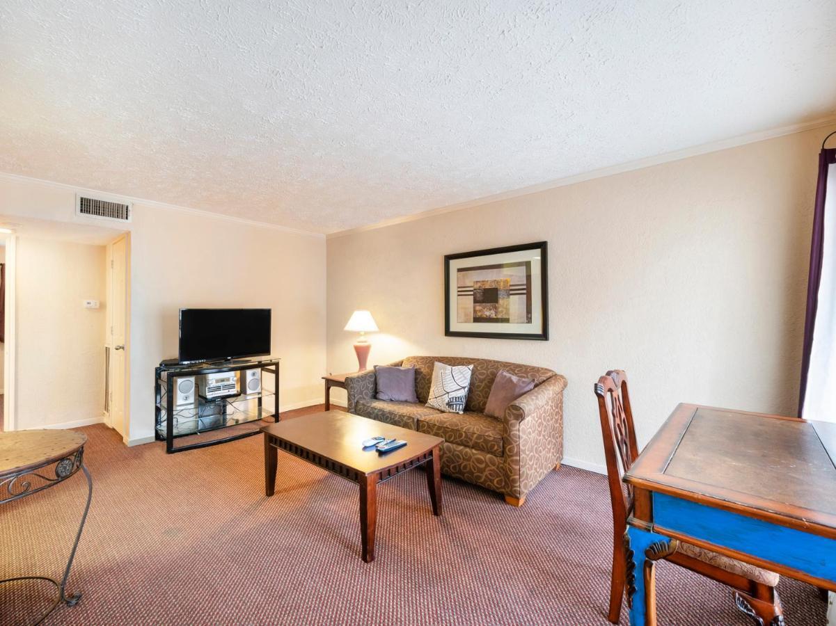 Oyo Hotel & Apartments Houston Galleria Extérieur photo