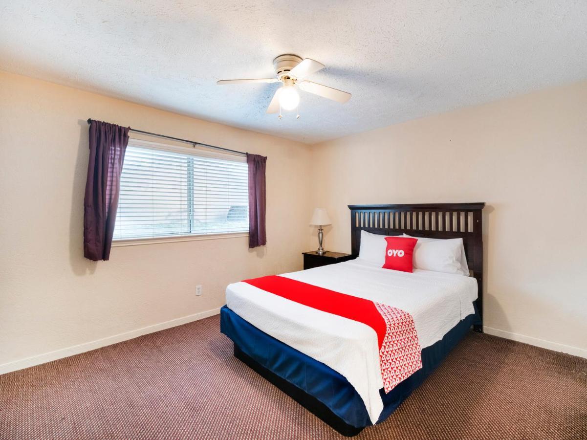 Oyo Hotel & Apartments Houston Galleria Extérieur photo