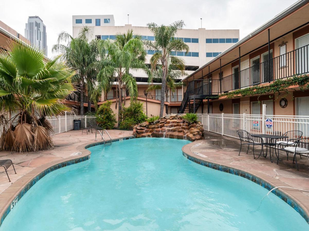 Oyo Hotel & Apartments Houston Galleria Extérieur photo