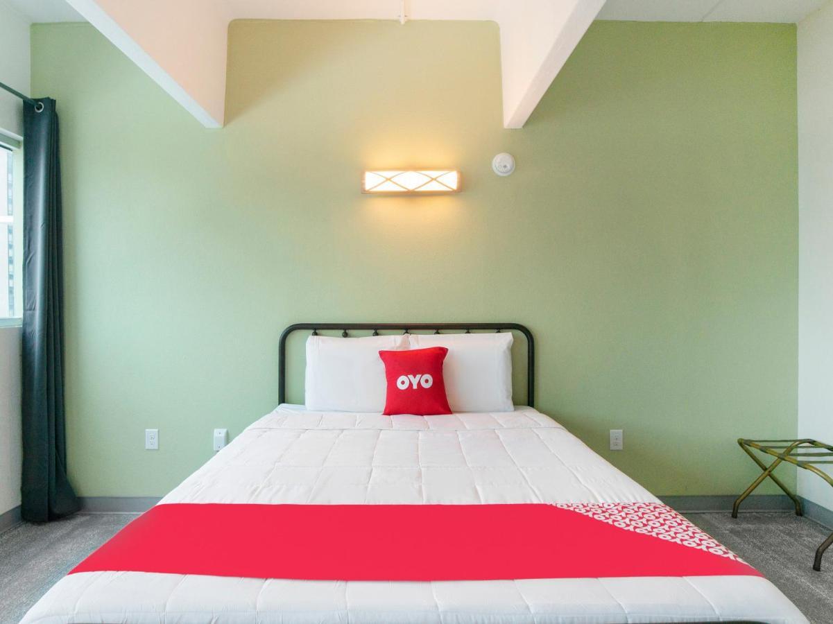 Oyo Hotel & Apartments Houston Galleria Extérieur photo
