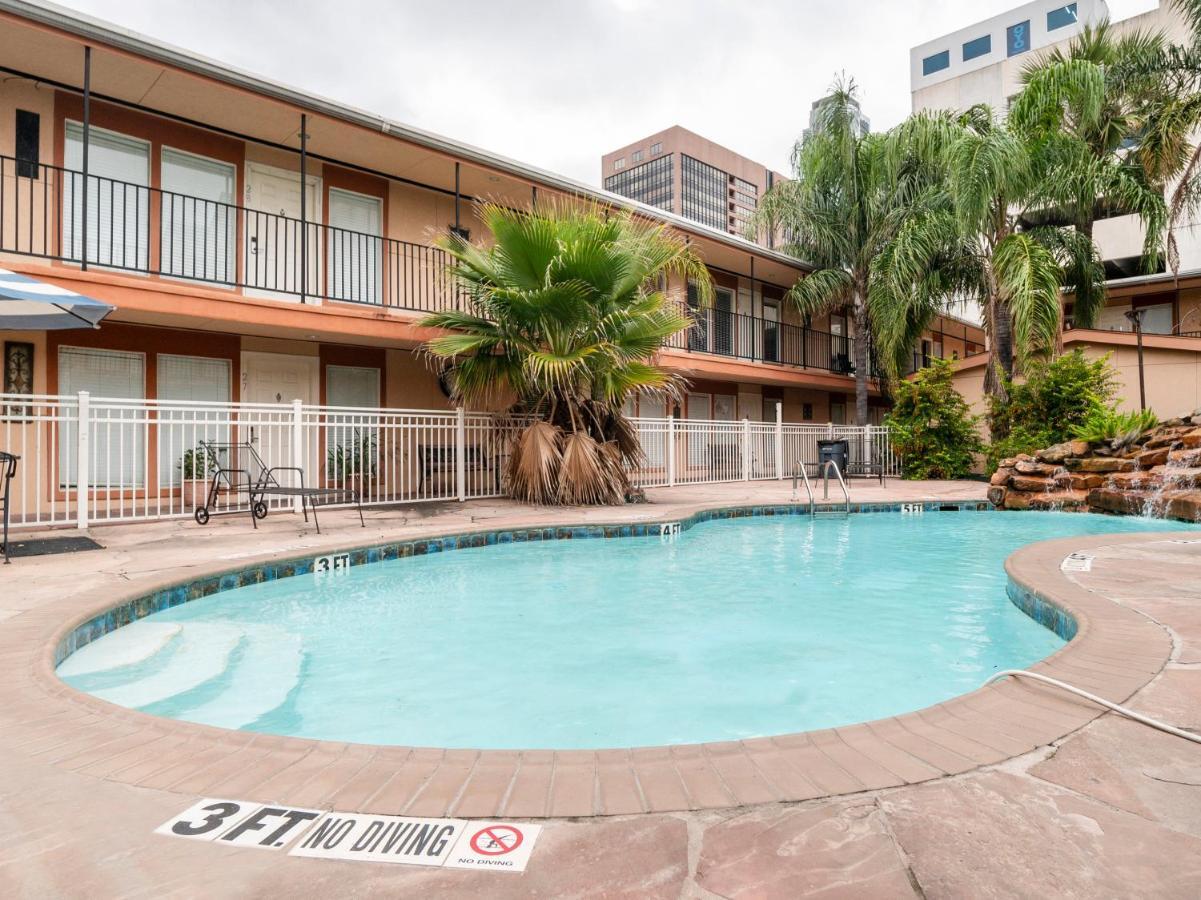 Oyo Hotel & Apartments Houston Galleria Extérieur photo
