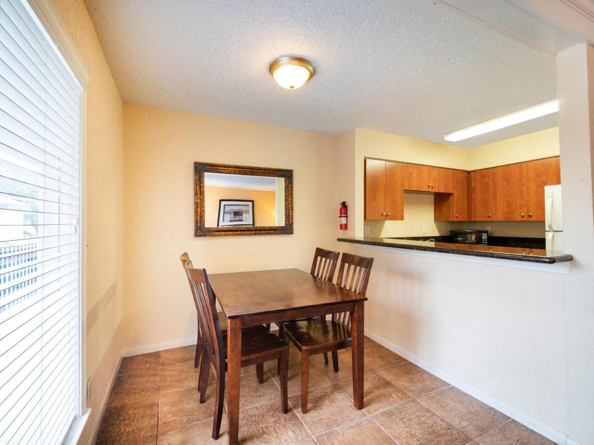 Oyo Hotel & Apartments Houston Galleria Extérieur photo