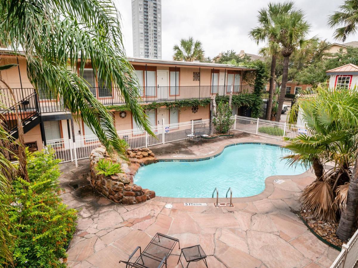 Oyo Hotel & Apartments Houston Galleria Extérieur photo