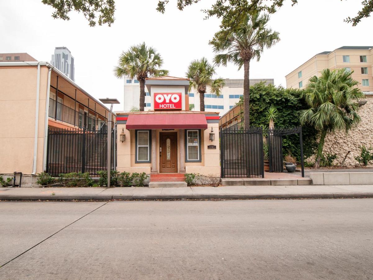 Oyo Hotel & Apartments Houston Galleria Extérieur photo